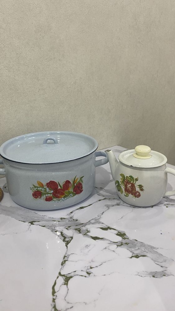 Эмалированная кастрюля, чайник
