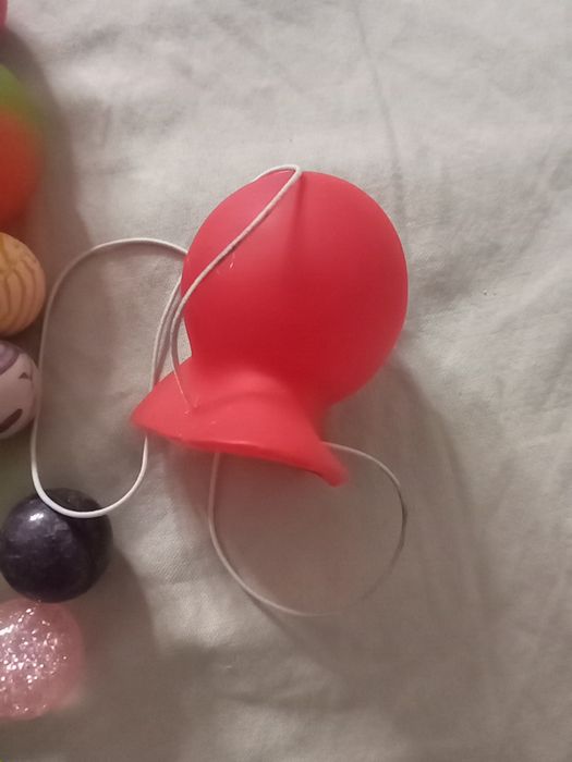 Попрыгунчики в виде яйца,красный нос клоуна можно на хэллоуин