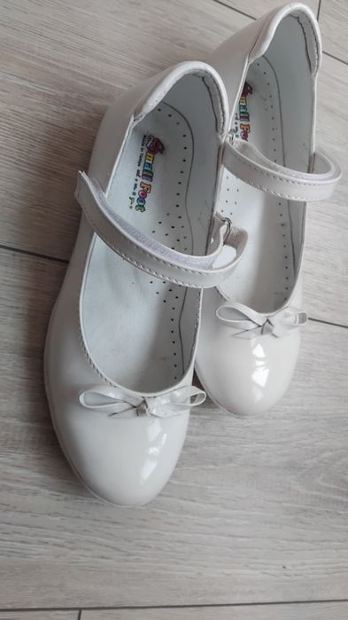 Детски лачени обувки