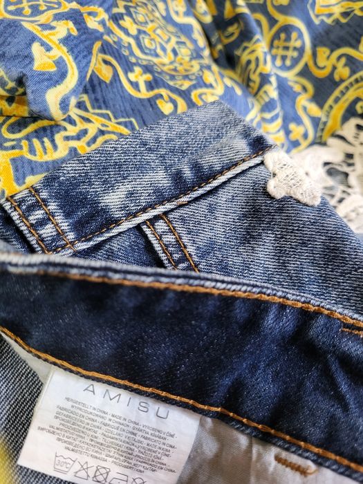 Pantaloni scurti de blugi