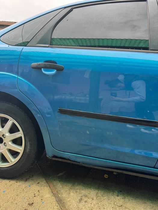 Vând sau schimb Ford Focus M1 1.6 bezina