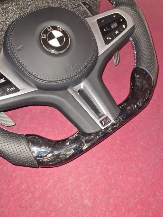 Volan BMW M Performance Carbon Forjat Cu Detalii Albastre