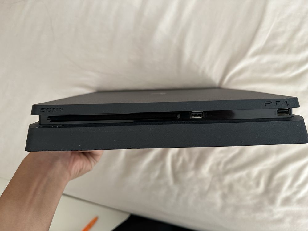 PlayStation 4 Slim