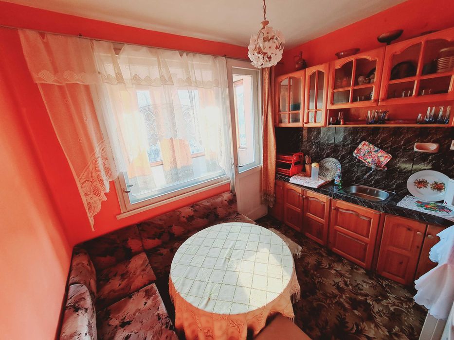 Дава се под наем Двустаен апартамент в Бургас, Възраждане - 80 кв.м за 178.5 € - Снимка #1