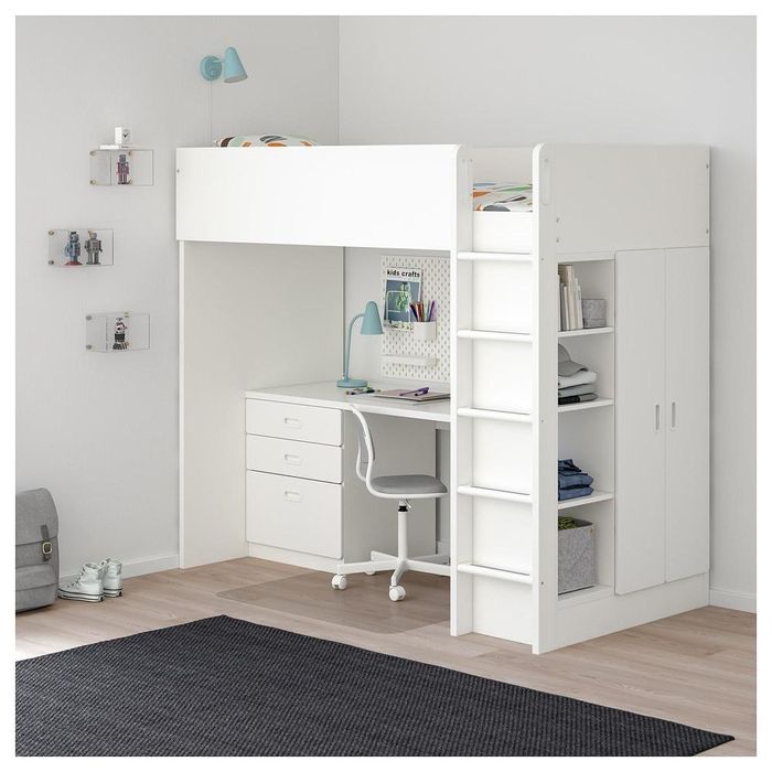 2 броя двуетажни легла с бюра