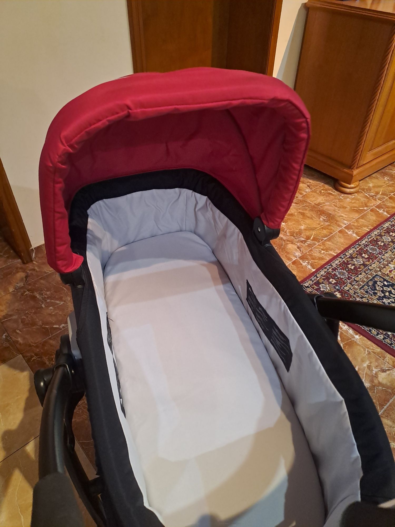 Продавам бебешка количка на американската марка GRACO 3 в 1 , отговар