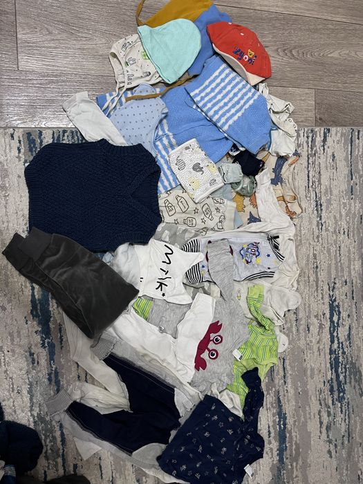 Отдам даром пакет вещей для новорожденных