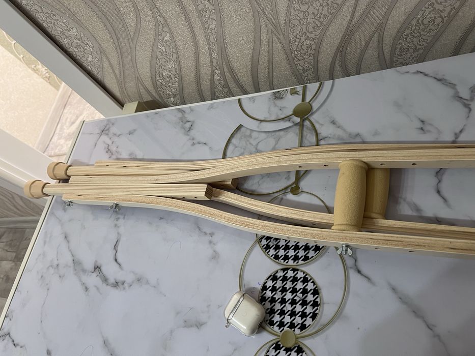 Продам костыли новые