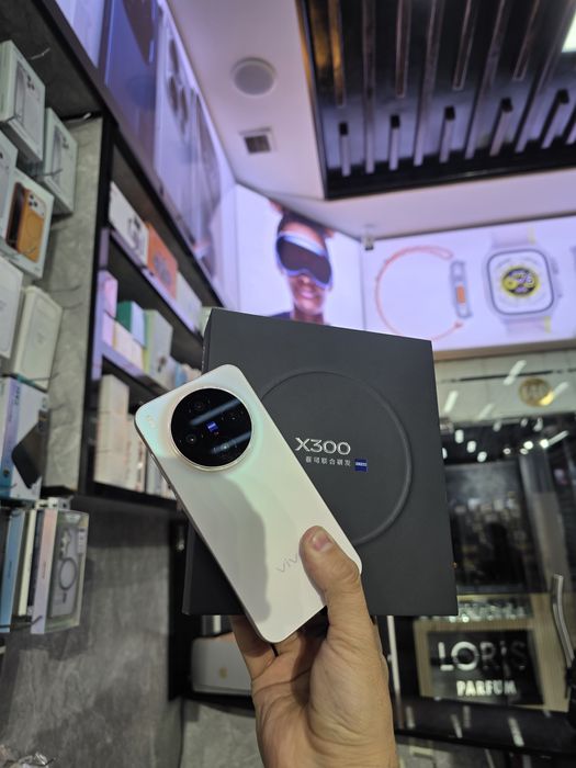 Vivo X300.  16/512 Gb  5 gunlik tel