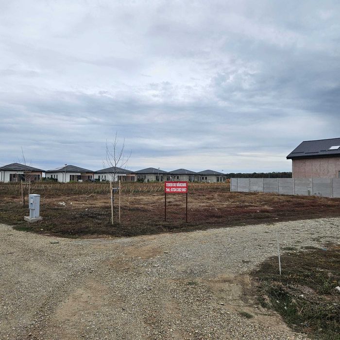 Loturi de casa 400 mp cu utilitati, langa padure, str.Salciei Sabareni