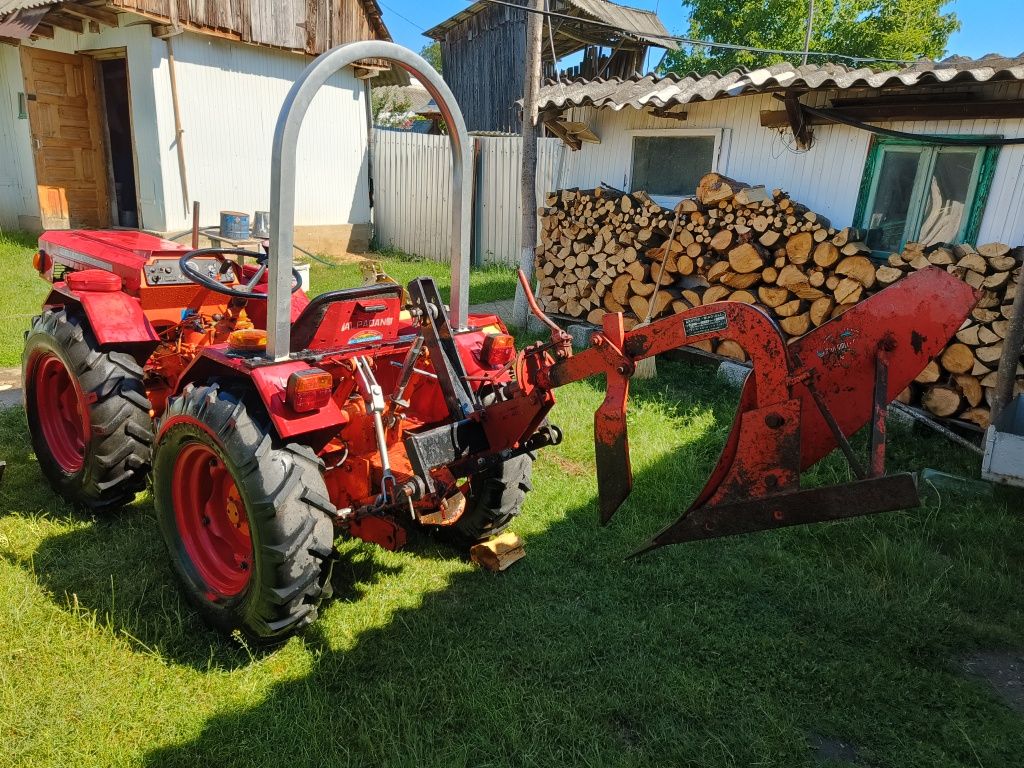 Tractoraș (dotat cu freze si plug)
