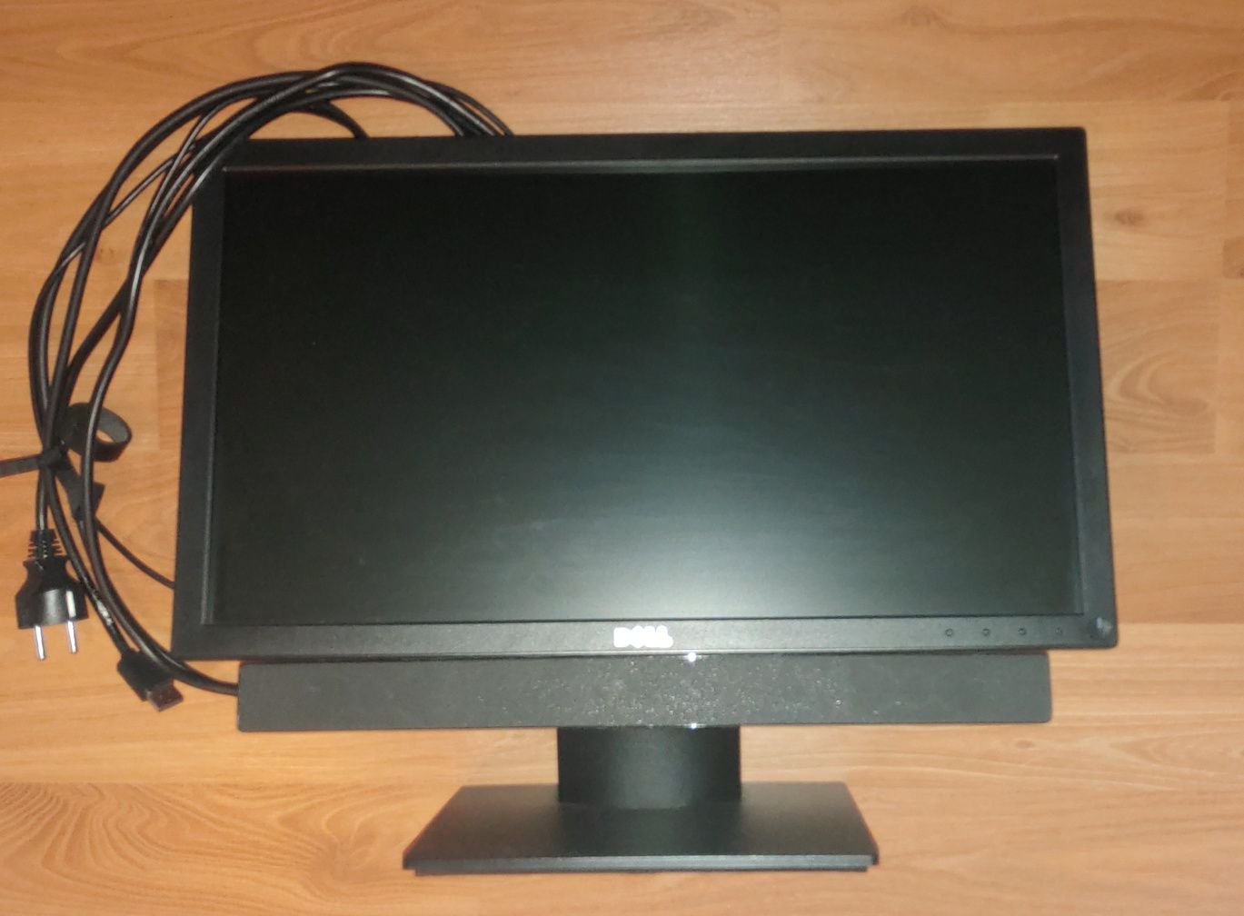 Laptop  DELL profesional cu monitor 19", soundbar si dock