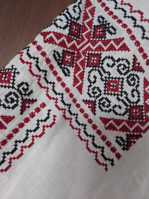 Ie traditionala cu maneca trei sferturi