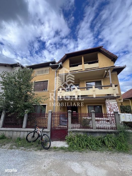Casă de vânzare – construcție solidă și spațioasă