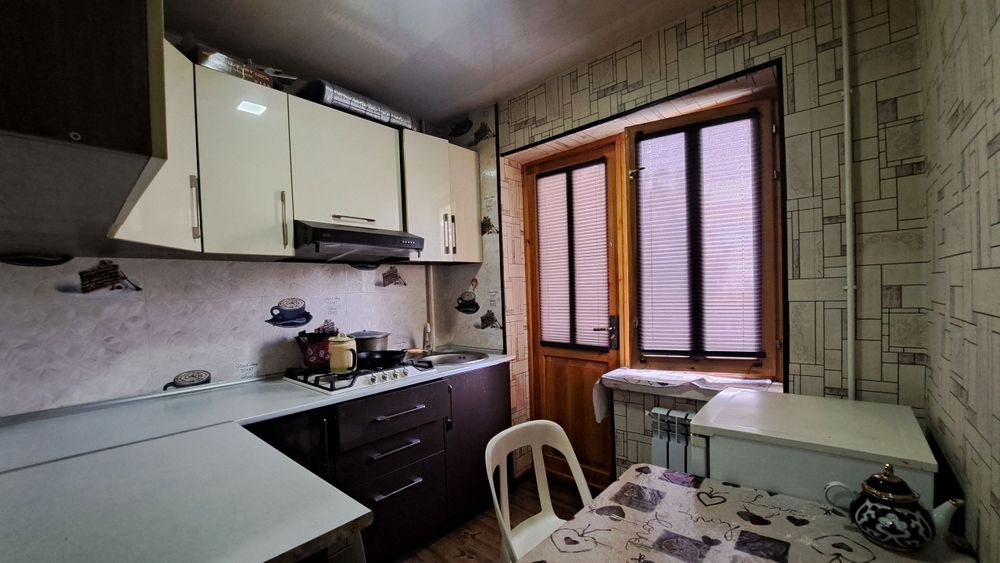 Чирчик шахар 
Окковок хамкор банк  ёнида 
#1-хона 3-этаж 
Квартира