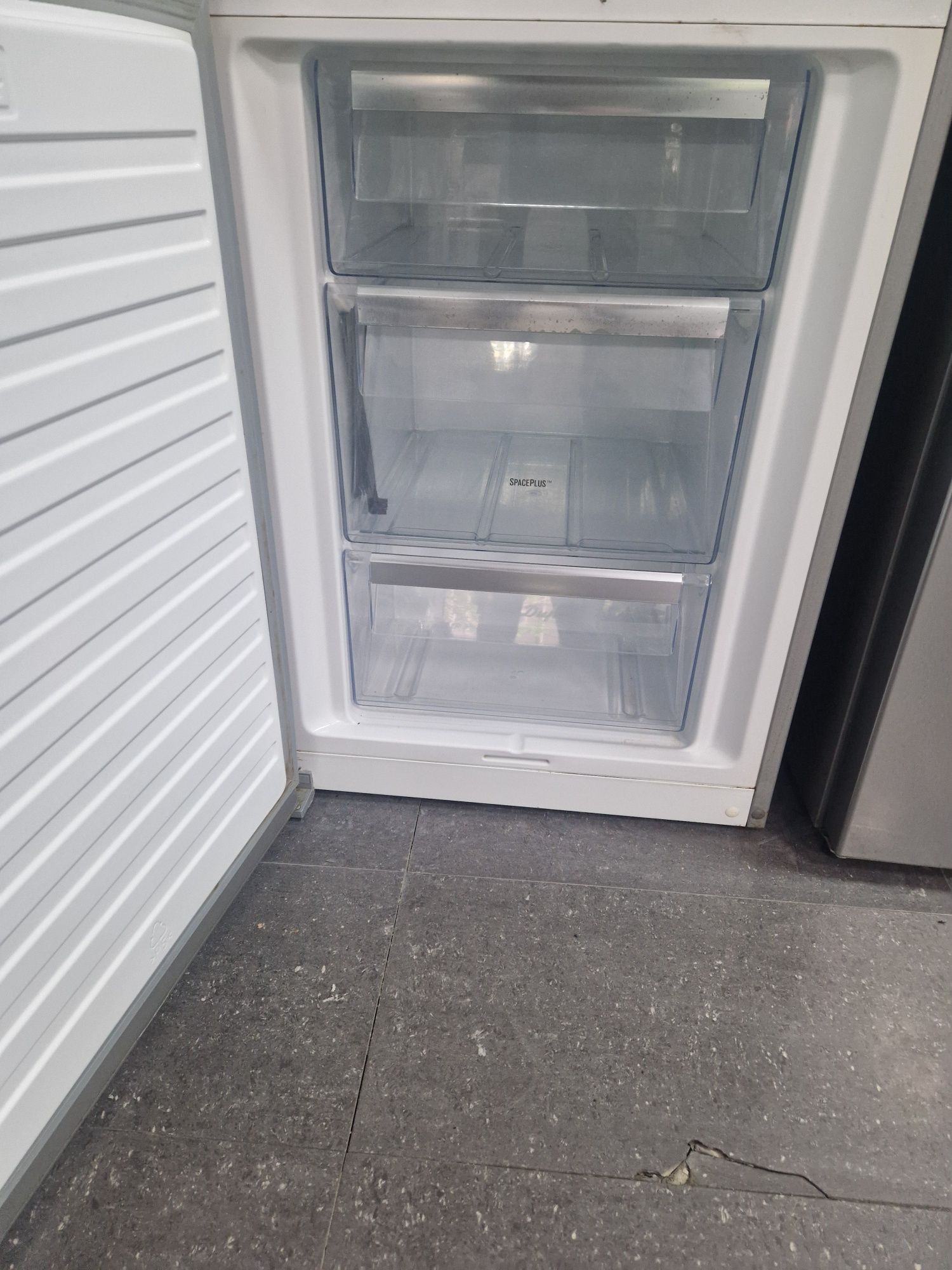 Хладилник с фризер Electrolux A++ No Frost
