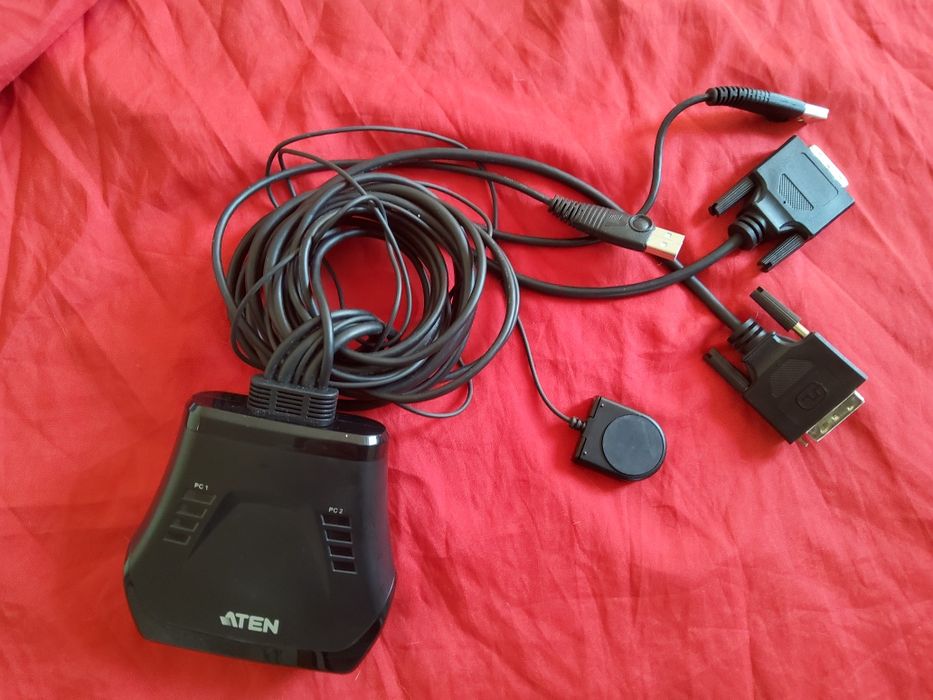 Switch KVM 2Porturi USB DVI ATEN CS22D cu telecomanda pe fir