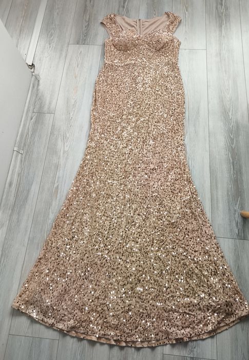 Официална златиста рокля