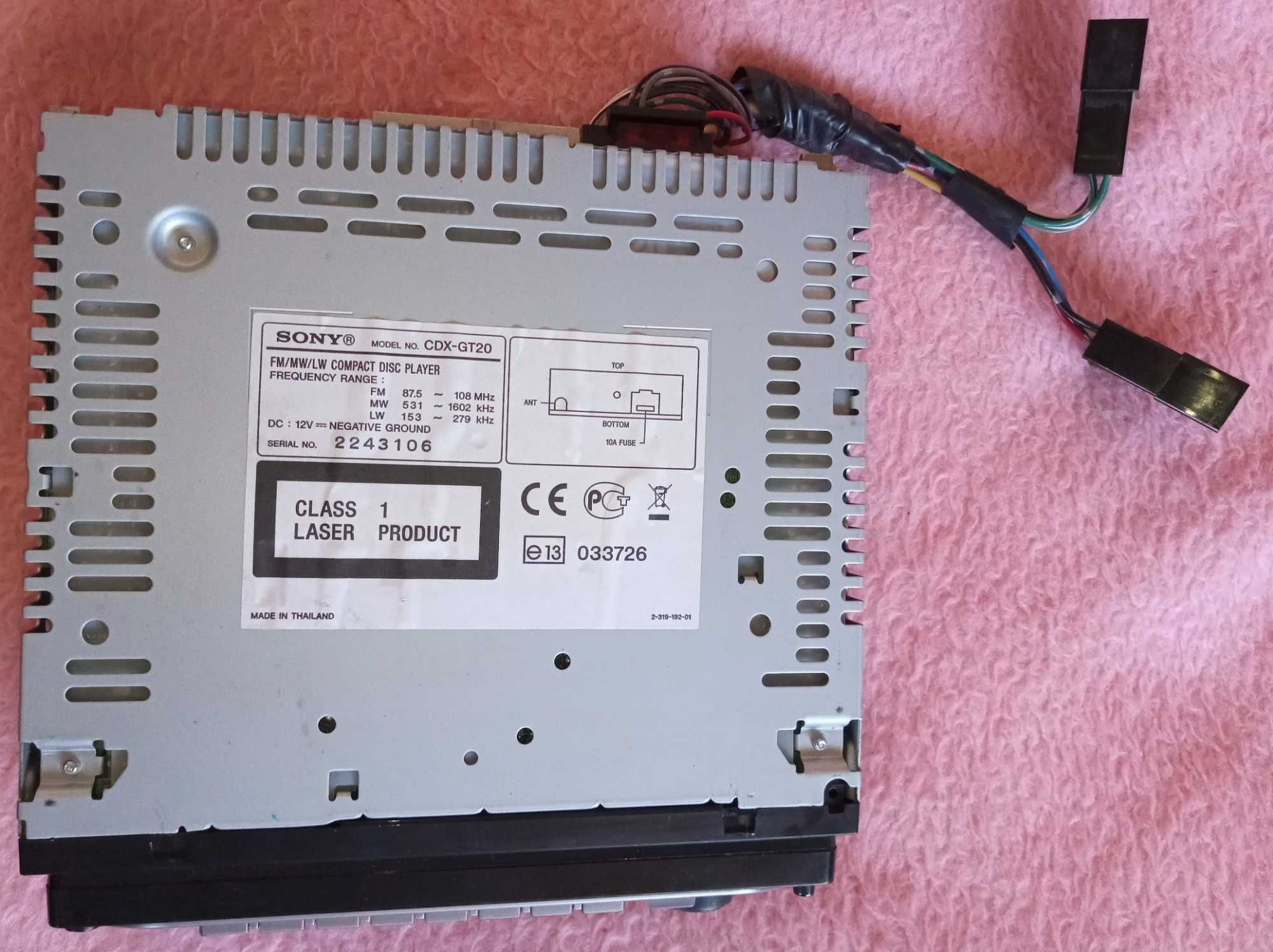 Касетофонът за кола Sony CDX-GT20 за 

ремонт