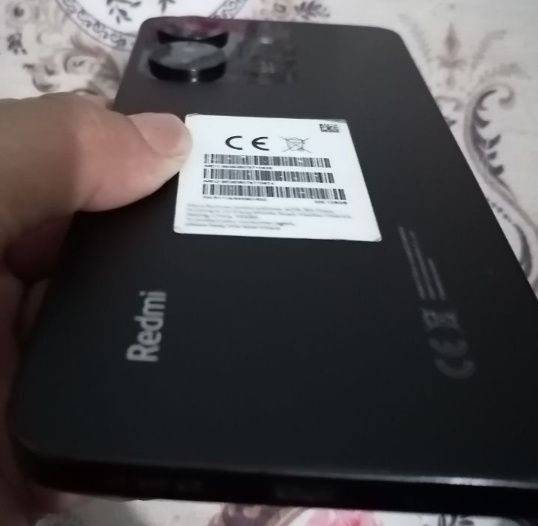 Продам срочно Редми 13С 8/256гб полный комплект