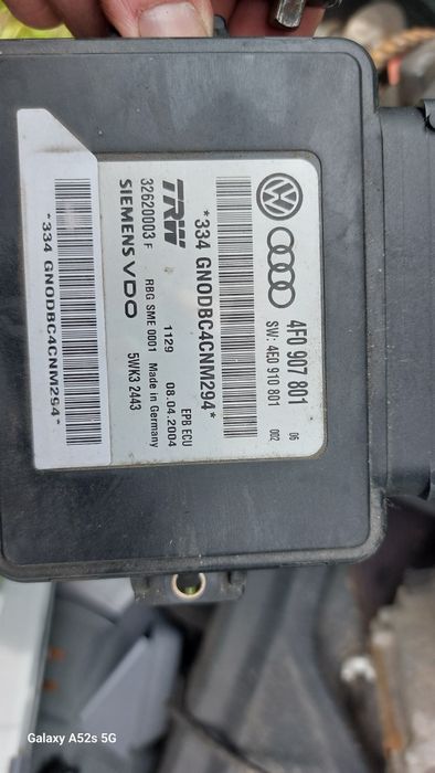 Модул за ръчна спирачка Ауди А6 C6
Контролер модул на акумулатор - 80