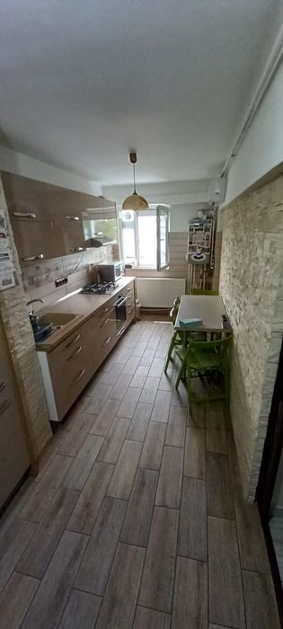Vând apartament cu 2 camere decomandat pret 64500 € negociabil