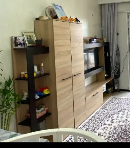 Продам горку для гостиной либо в квартиру студию стильная вместительна