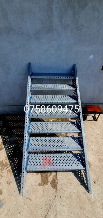 Scări zincate metalice 70x27