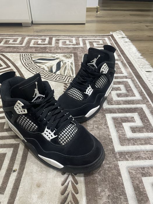 Jordan 4 white thunder