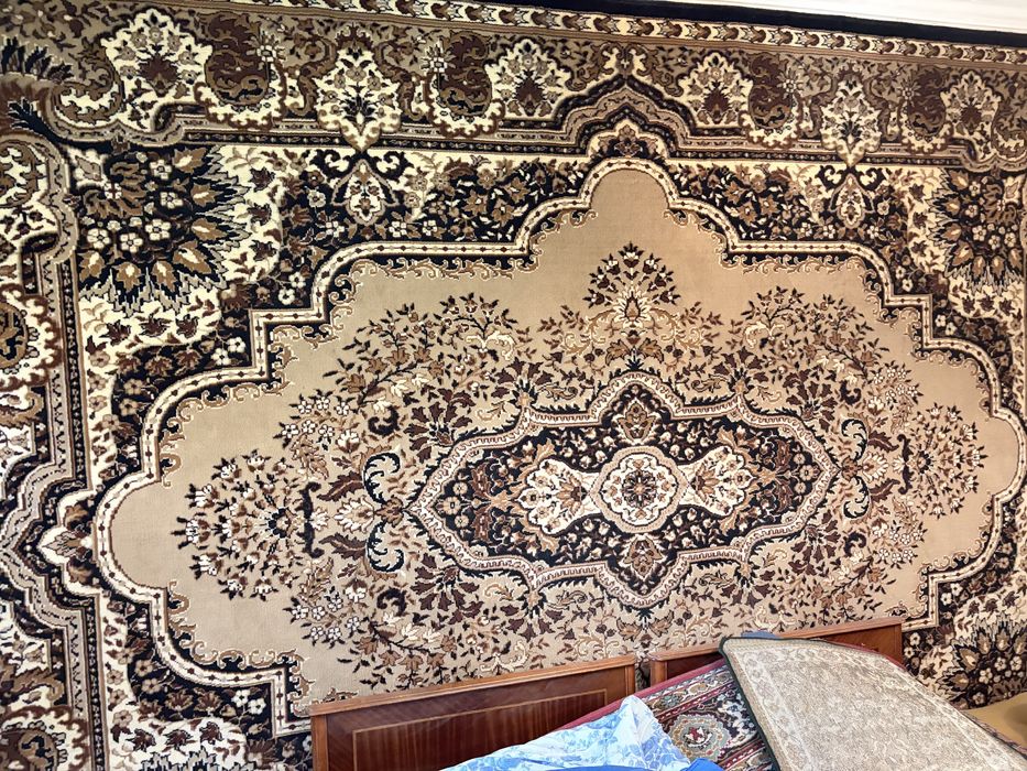 Продаю Ковры почти новые