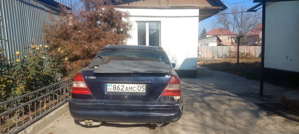 Машина как год уже дома стоит