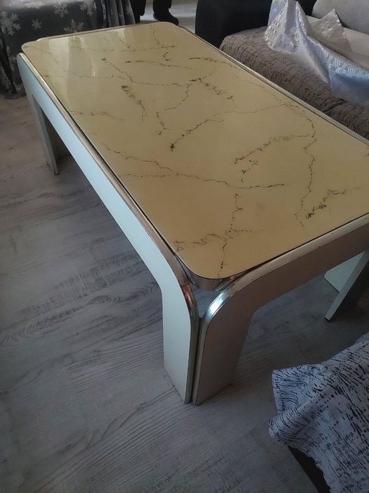 Холна маса слонова кост