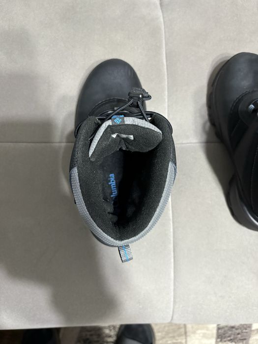 Vând cizme iarna Columbia