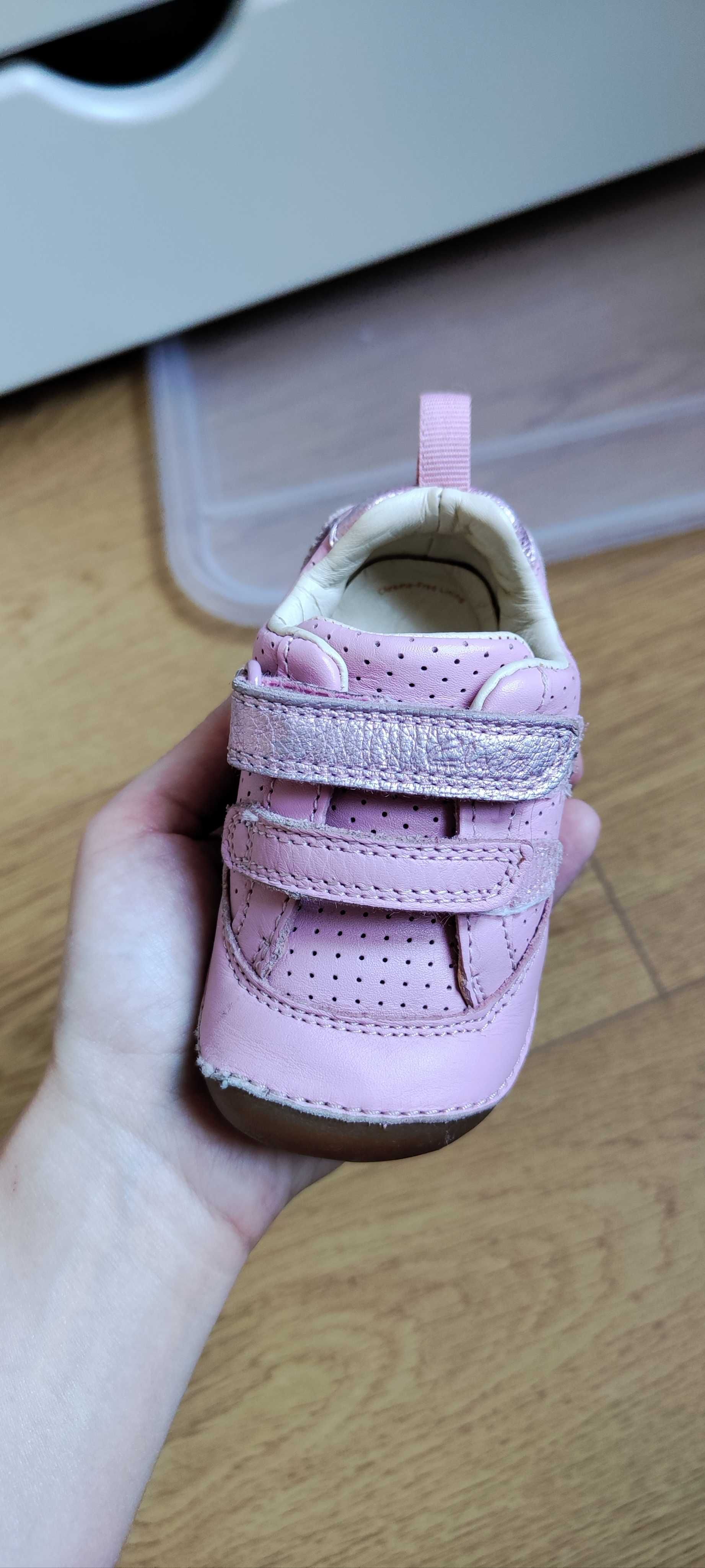 Кожени Бебешки обувки за прохождане Clarks