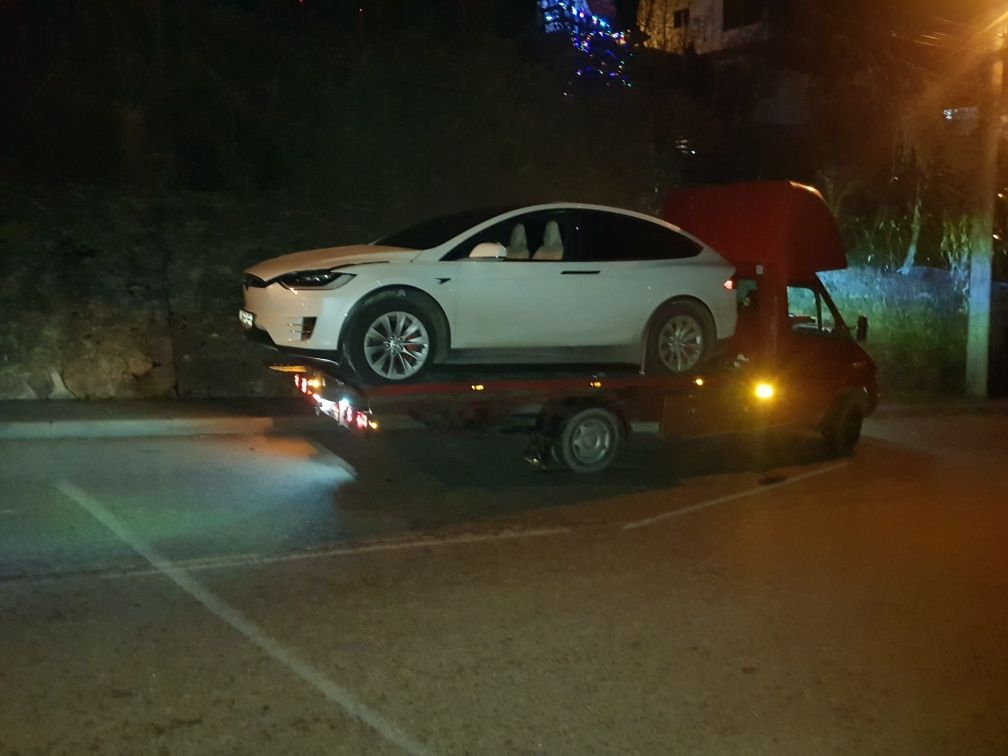 Tractari platformă4x4 7 locuri deblocare auto Transport marfă