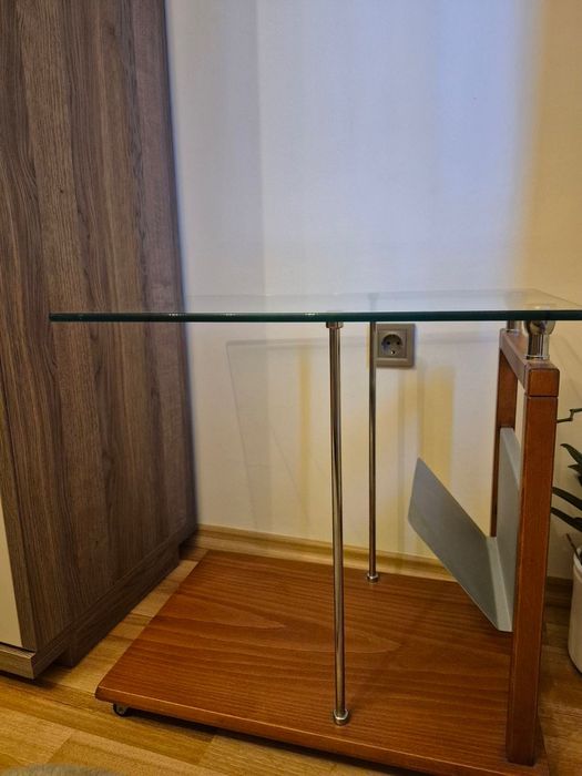 Маса за ваза и списания