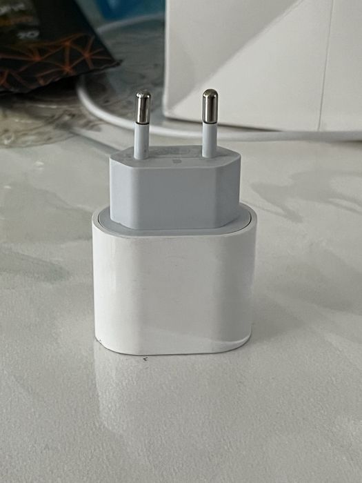 Оригинальный сетевой адаптер Apple на 20 Вт