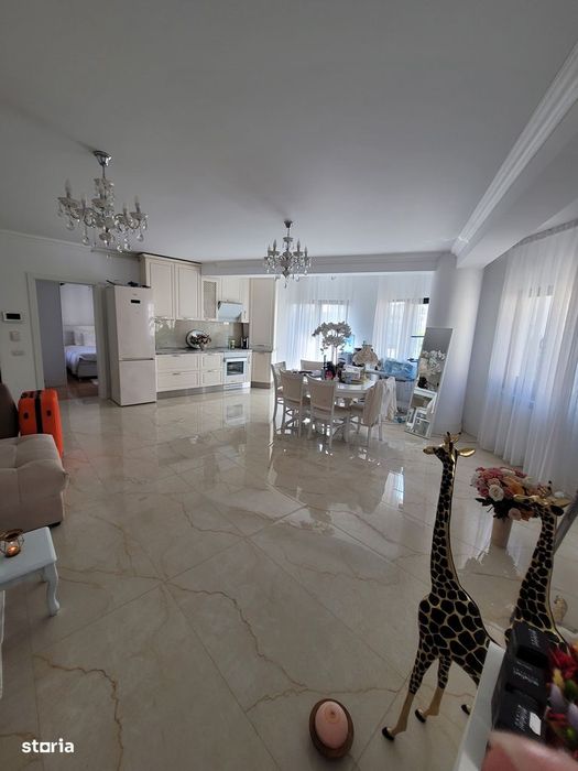 3 cam BLOC COLIBRI pret 168 000 euro