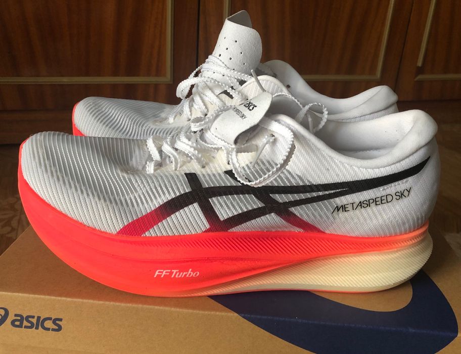Продавам маратонки Асикс Metaspeed sky +