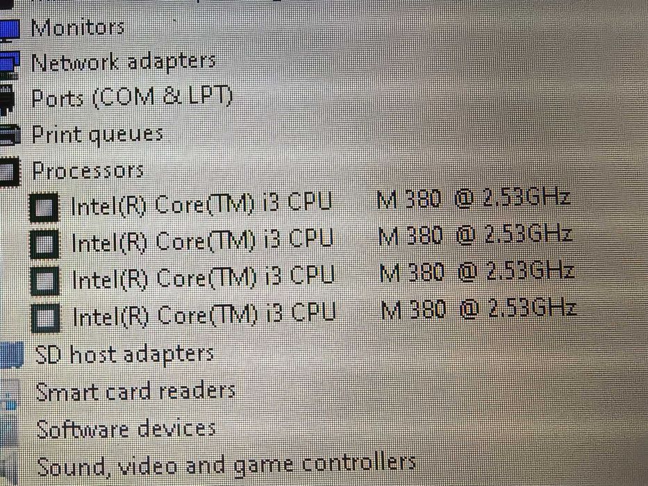 Laptop Dell,procesor i3,cu tastatura iluminata,DDR3,hard disk 500 gb