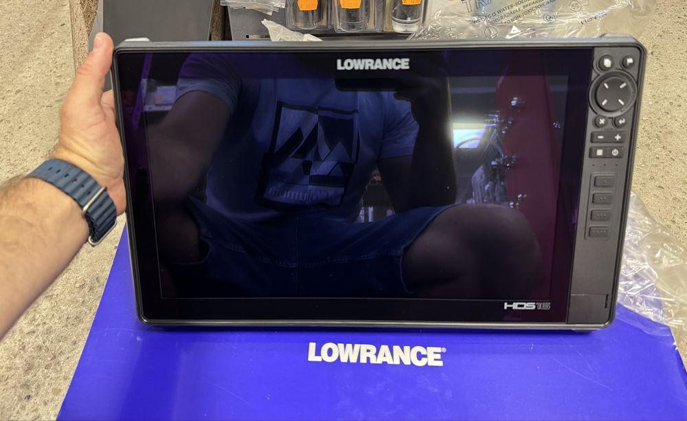 Сонар Lowrance HDS Live 16" и сонарен модул/хъб S3100
