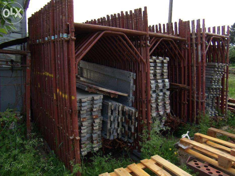 Schelă metalica de închiriat