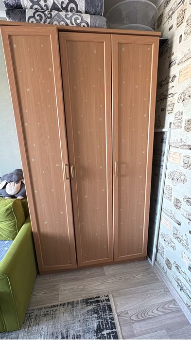 Продам шкаф (шифоньер)