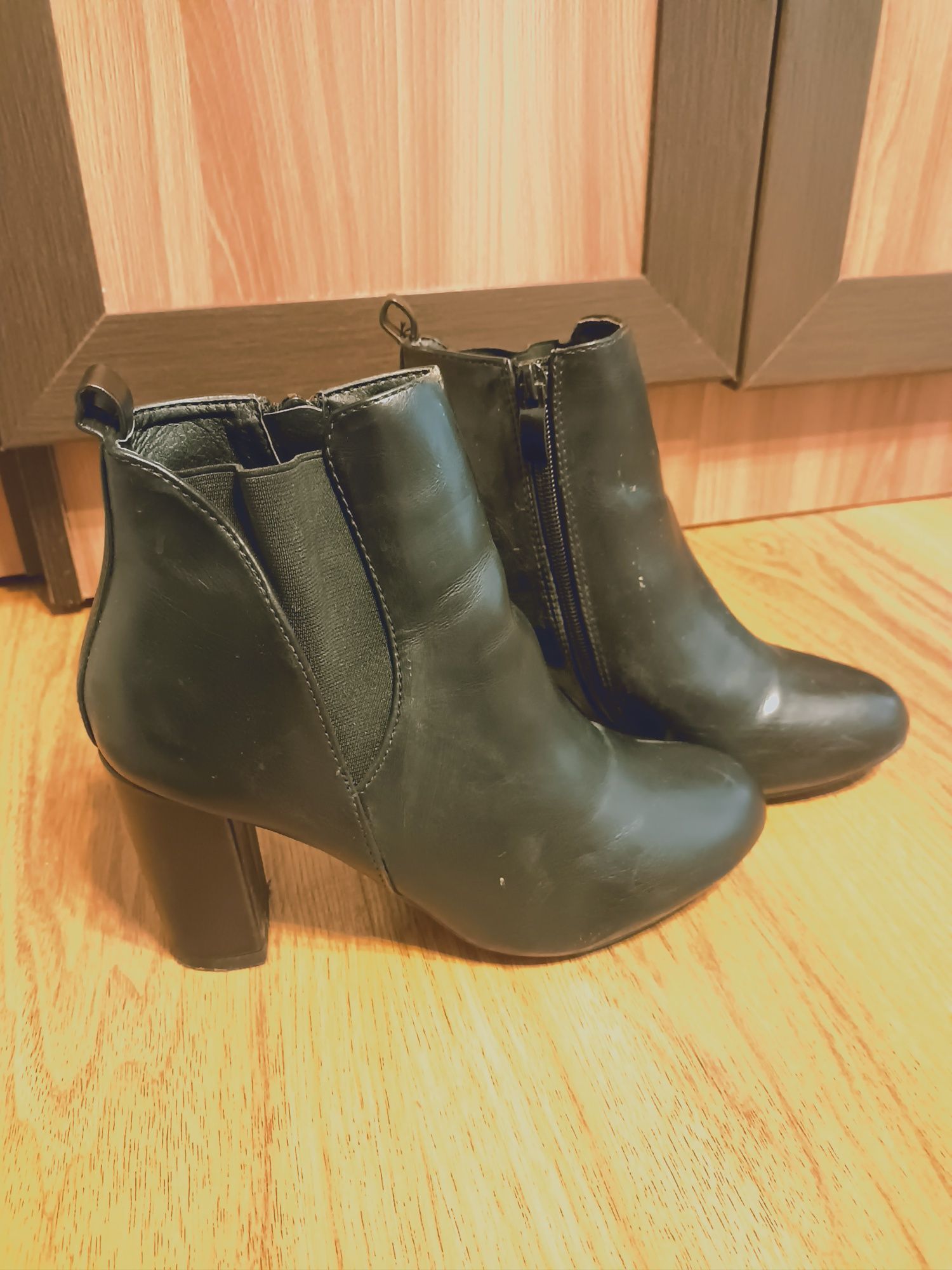 Botine cu toc gros, m37
