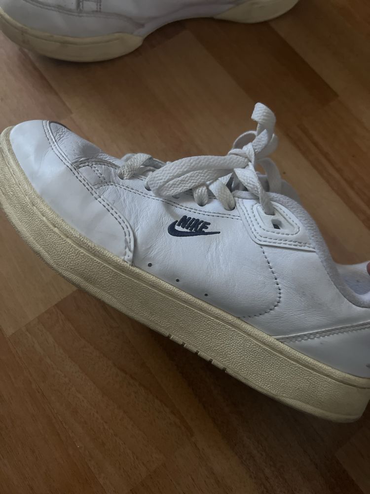 adidasi  nike grandstand II