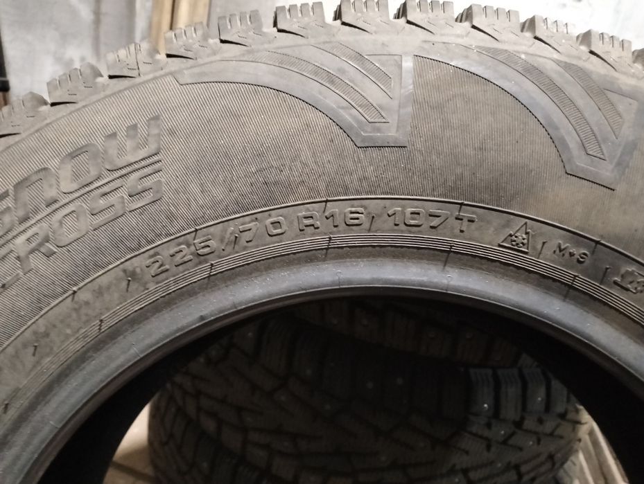 Авто резина зимняя почти новая отходила один сезон