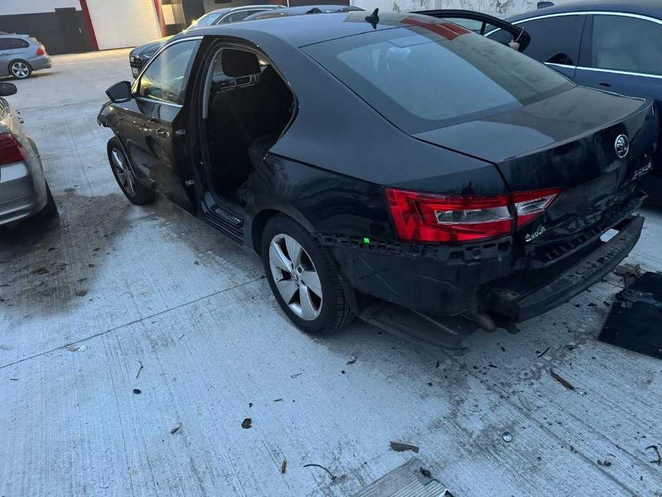 Dezmembrez Skoda Superb 3 2.0 tdi cutie manuala