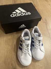 Adidasi adidas si Nike