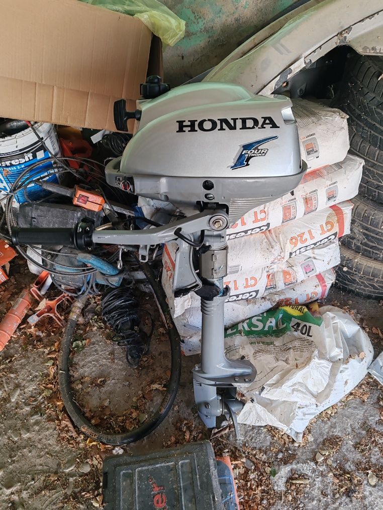 Vând gonflabila Elling 340 și motor Honda 2,3 HP