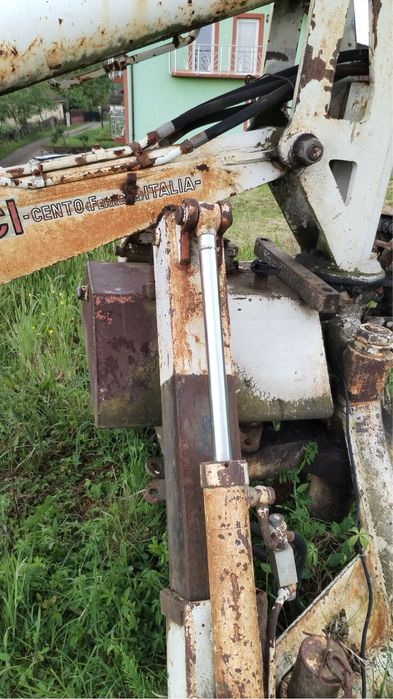 Vand brat hidraulic tractor